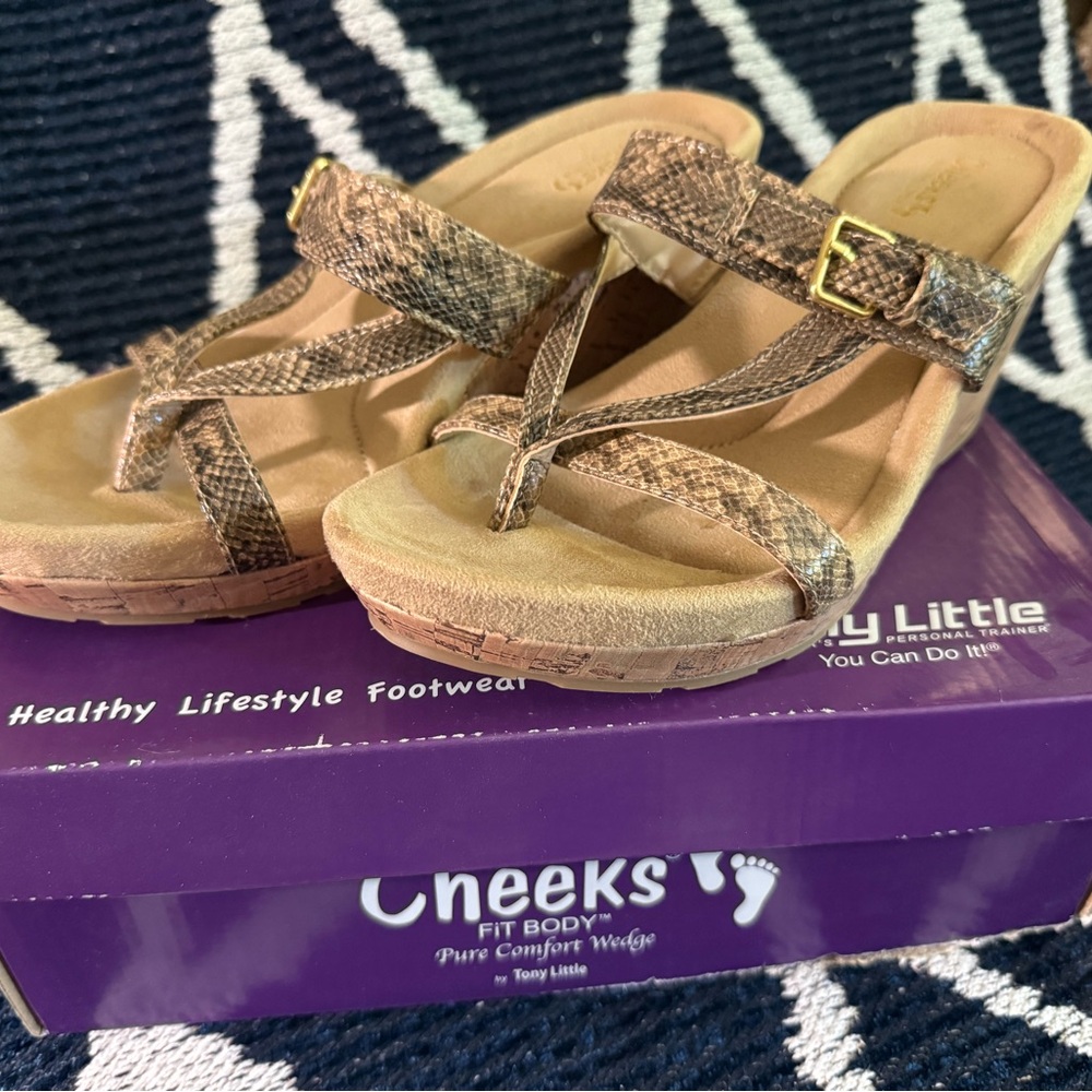Fit Body Women's Tan Snakeskin Sandals